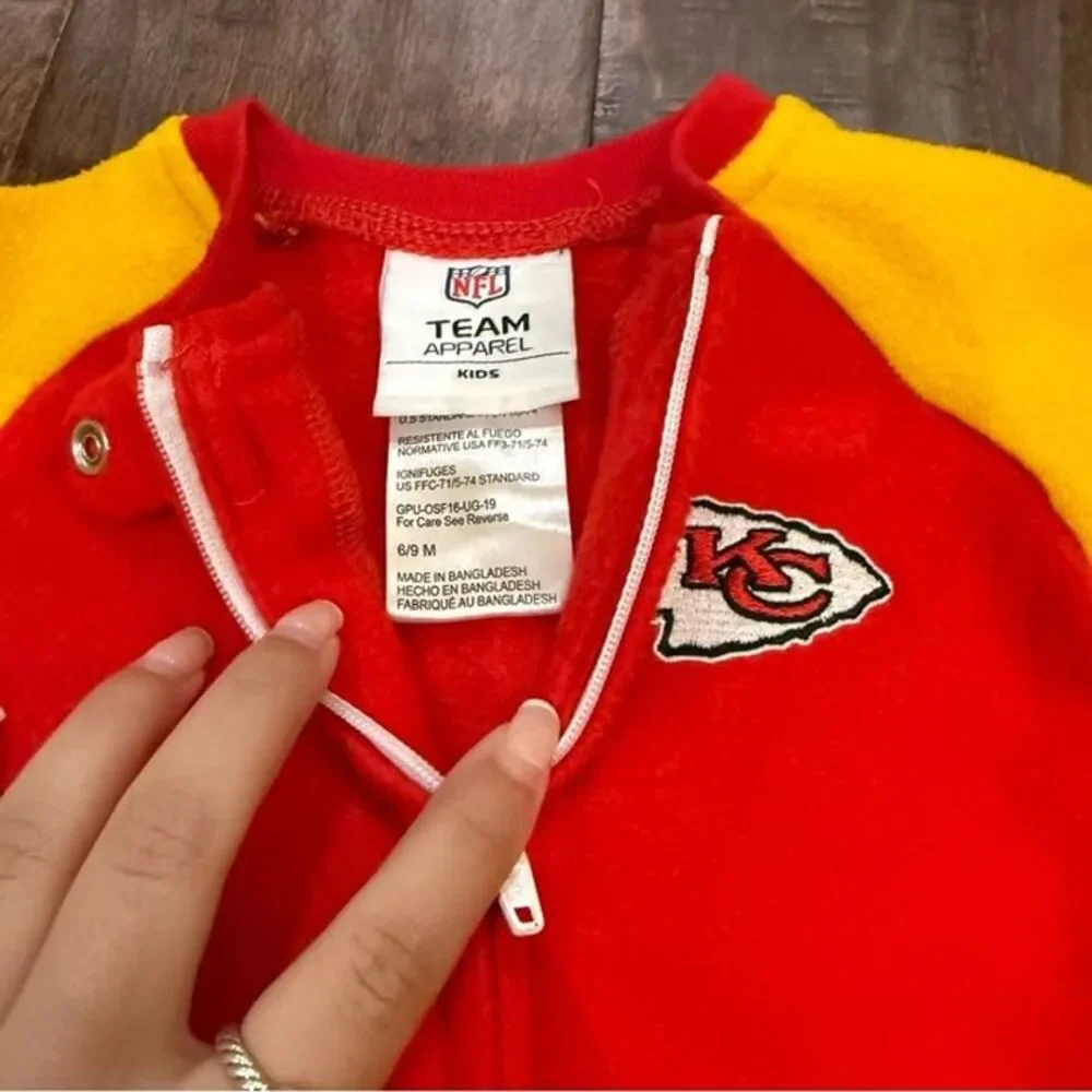 NFL Kansas City Chiefs Blanket Sleeper Onsie Footie size 6-9 Months Football